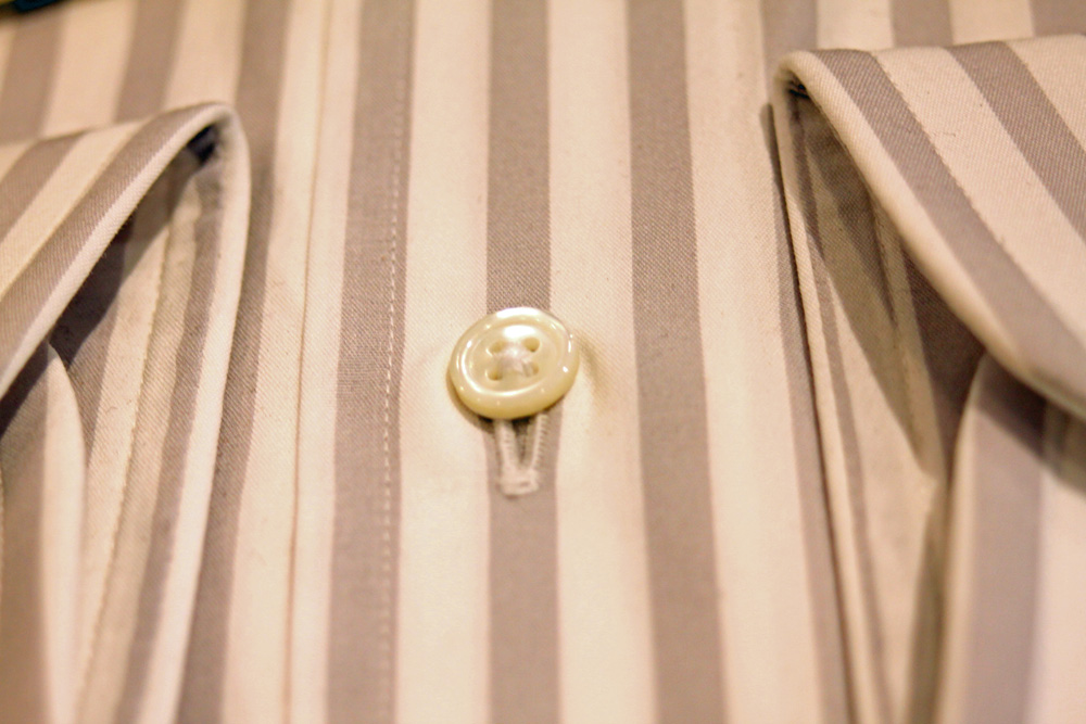 既製シャツ　ドレスシャツ　巻き伏せ本縫い　貝釦　フラシ芯　80番手双糸
