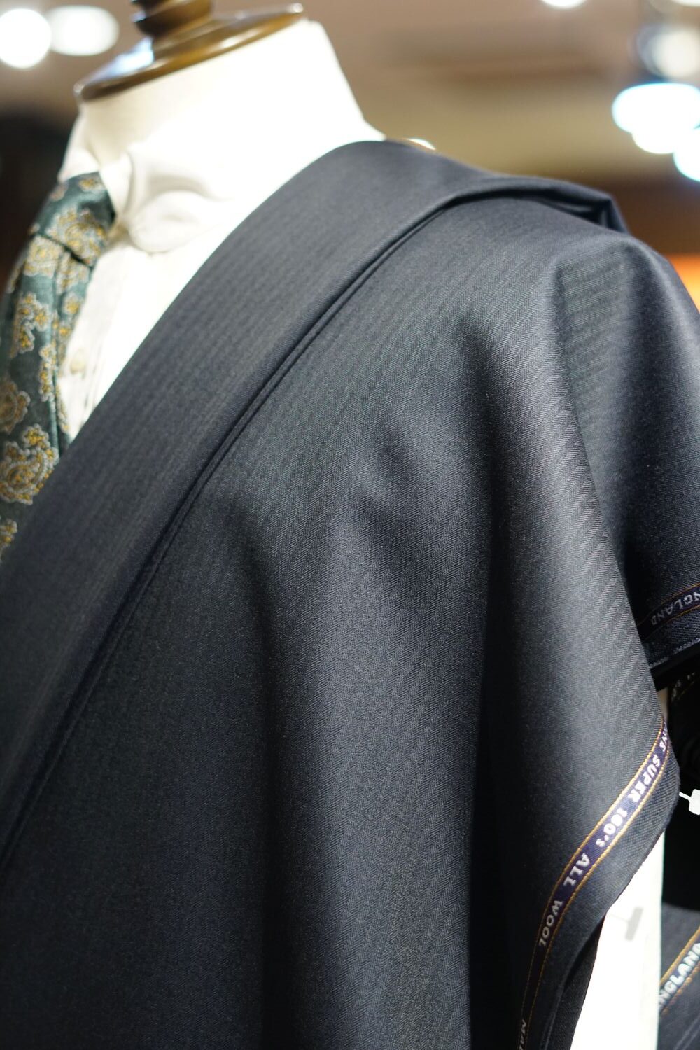 オーダースーツ用のサビルクリフォード服地