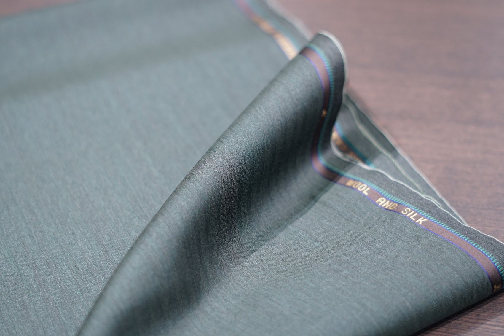 オーダースーツ用服地、カノニコのソラーロ