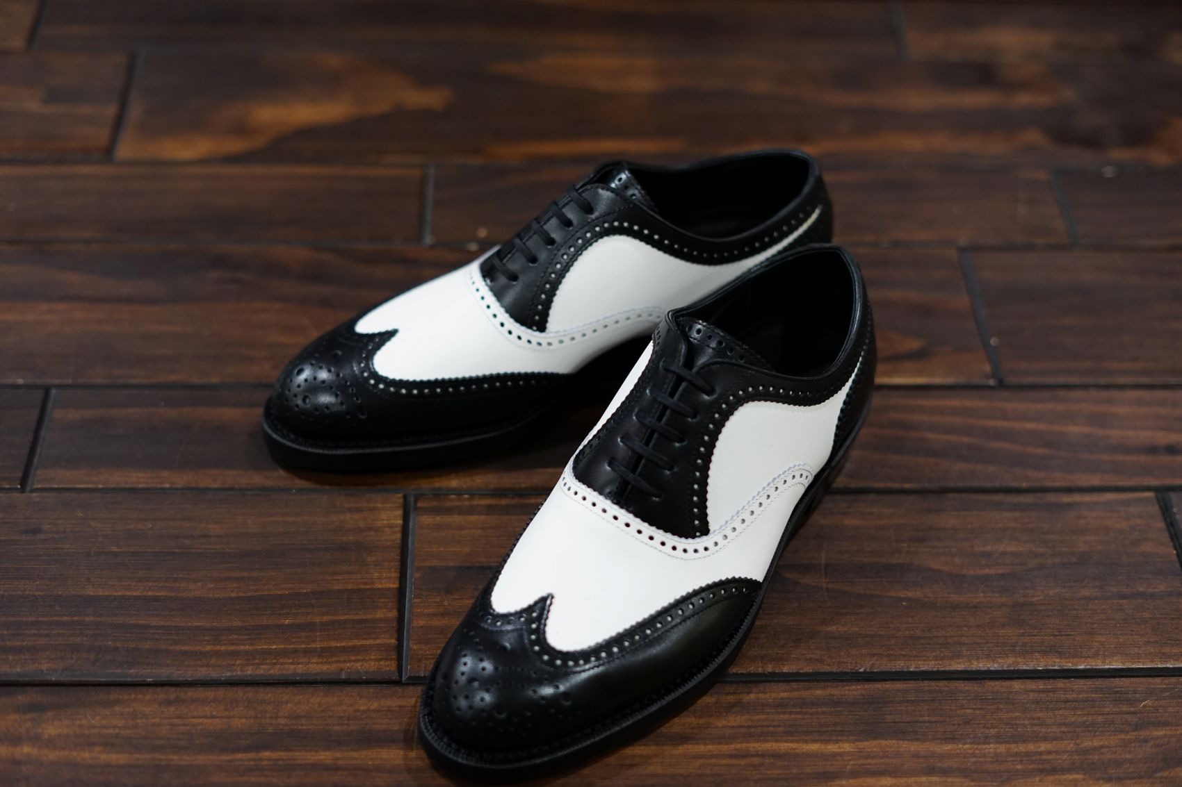 王道のスペクテイターシューズを仕立てました。