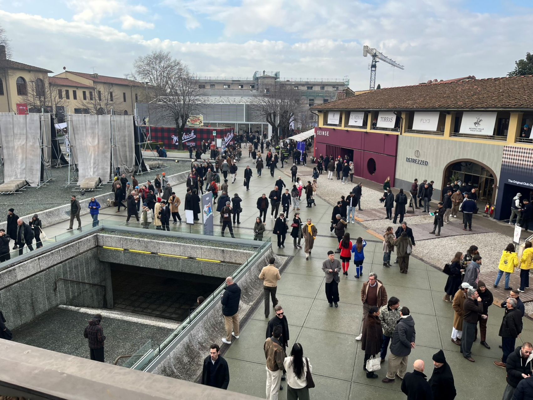 ピッティの会場内