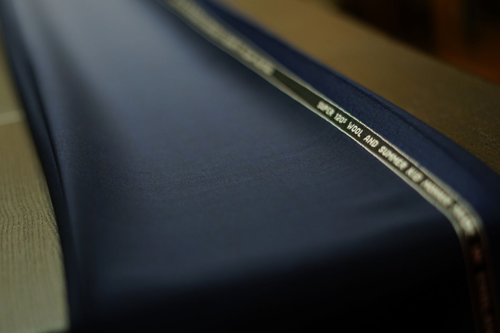 ウィリアムハルステッドのキッドモヘア生地