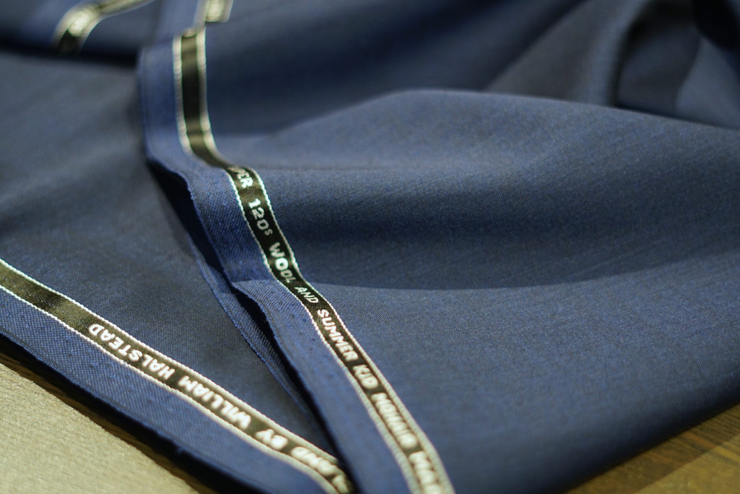 ウィリアムハルステッドのキッドモヘア生地