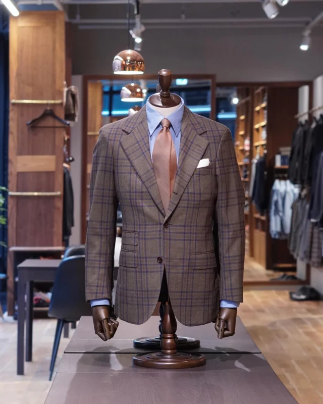 ZERBINO...

【Fabric】
FOX AIR

35-3339Z

W100%

【Order Jacket】
Custom Line ¥74,000-(81,400)
Luxury  Line ¥112,000-(123,200)

#madetomeasure#zerbino#suits#ordersuit#ordershirt#スーツ#スーツスタイル#オーダースーツ#オーダーシャツ#イージーオーダー#オーダーシューズ#オーダーコート#ゼルビーノ#背広 #FOXBROTHERS#FOXAIR
