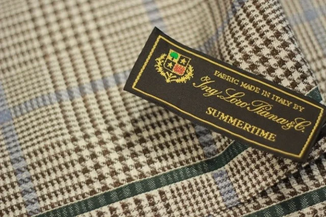 ZERBINO...

〈fabric〉
・Loro Piana
・W45% S35% L20%

品番：AK2405-123

〈jacket price〉
・Custom Line　￥64,000＋tax（￥70,400）
・Luxury Line　￥102,000＋tax（￥112,200）

#madetomeasure#zerbino#suits#ordersuit#ordershirt#スーツ#スーツスタイル#オーダーシャツ#イージーオーダー#オーダーシューズ#オーダーコート#ゼルビーノ#背広