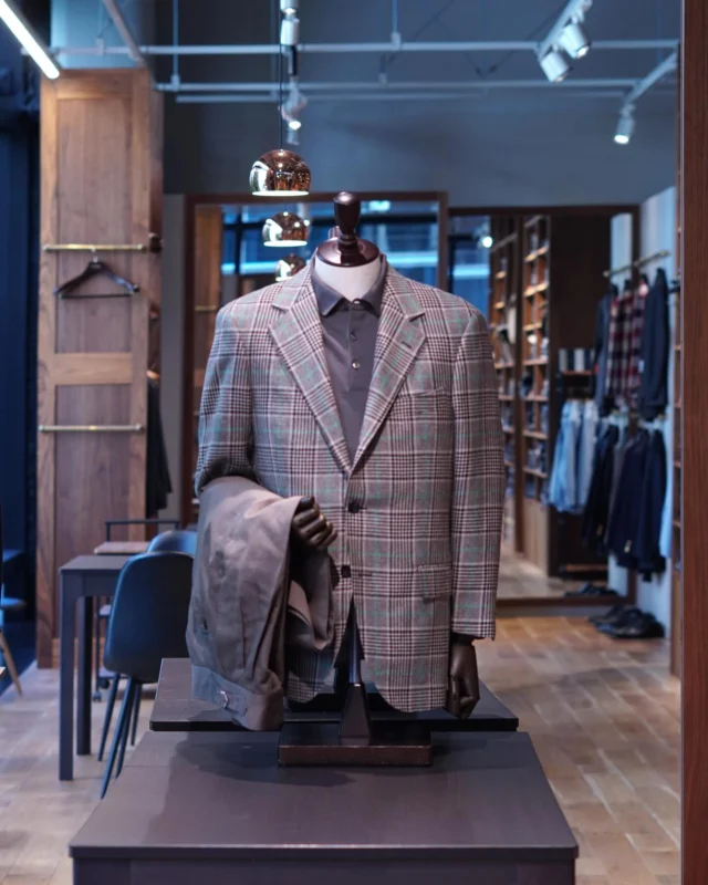 ZERBINO...

【Fabric】
MALING&EVANS-マーリン&エヴァンス-

W48% L28% S24%

45-3555

【Order Jacket】
Custom Line ¥54,000-(59,400)
Luxury Line ¥98,000-(107,800)

#madetomeasure#zerbino#suits#ordersuit#ordershirt#スーツ#スーツスタイル#オーダースーツ#オーダーシャツ#イージーオーダー#オーダーシューズ#オーダーコート#marlingandevans