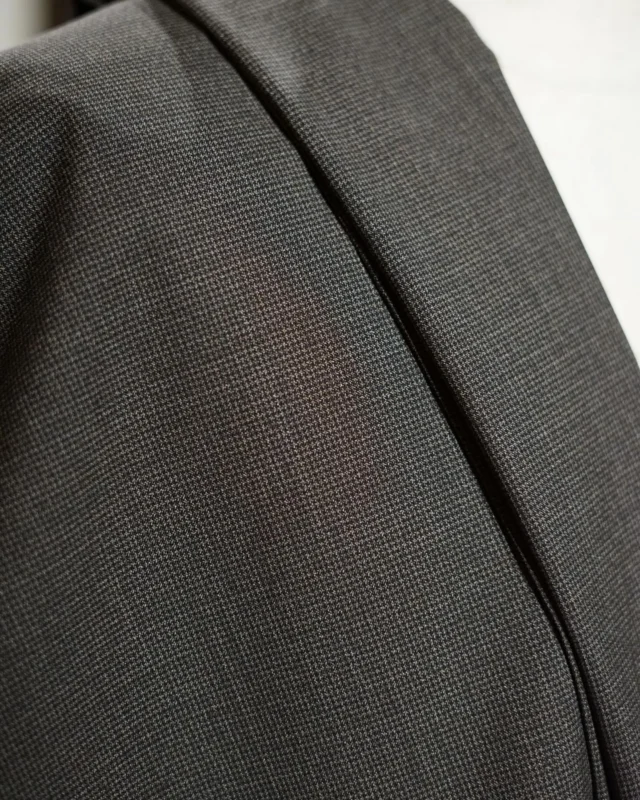 ZERBINO...

【Fabric】
DRAGO-ドラゴ-
W100% 

品番：12DG-1416

【Order Suits】
Custom Line¥91,300(inTAX)
Luxury Line¥158,400(inTAX)

#madetomeasure#zerbino#suits#ordersuit#ordershirt#スーツ#スーツスタイル#オーダースーツ#オーダーシャツ#イージーオーダー#オーダーシューズ#オーダーコート#ゼルビーノ#背広#drago#ドラゴ