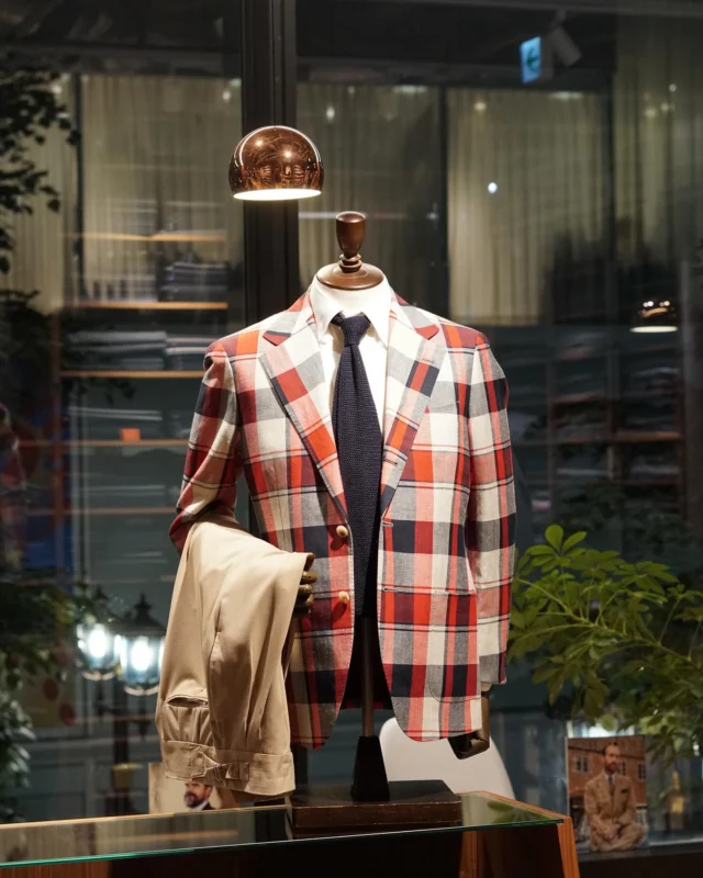 ZERBINO...

【Fabric】
FOX AIR

25-3275

W51% L49%

【Order Jacket】
Custom Line ¥54,000-(59,400)
Luxury Line ¥98,000-(107,800)

#madetomeasure#zerbino#suits#ordersuit#ordershirt#スーツ#スーツスタイル#オーダースーツ#オーダーシャツ#イージーオーダー#オーダーシューズ#オーダーコート#FOXAIR