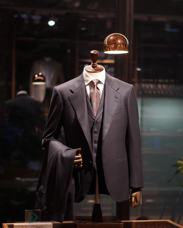 ZERBINO...

【Fabric】
DORMEUIL ROYAL11

TS7158

W100%

【Order Suit】
Custom Line ¥153,000-(168,300)
Luxury Line ¥214,000-(235,400)

#madetomeasure#zerbino#suits#ordersuit#ordershirt#スーツ#スーツスタイル#オーダースーツ#オーダーシャツ#イージーオーダー#DORMEUIL#ROYAL11
