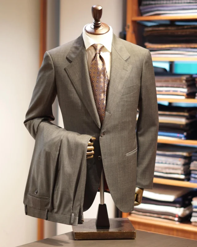 ZERBINO...

【Fabric】
SMITH WOOLEN

SW4215

W100%

【Order Suit】
Custom Line ¥83,000-(91,300)
Luxury Line ¥14,4000-(158,400)

#madetomeasure#zerbino#suits#ordersuit#ordershirt#スーツ#スーツスタイル#オーダースーツ#イージーオーダー#smithwoolens