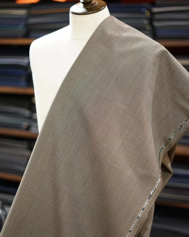 ZERBINO...

【Fabric】
Lassiere Mills-ラッシャーミルズ-
W95% M5% 

品番：63728

【Order Suits】
Custom Line¥91,300(inTAX)
Luxury Line¥158,400(inTAX)

#madetomeasure#zerbino#suits#ordersuit#ordershirt#スーツ#スーツスタイル#オーダースーツ#オーダーシャツ#イージーオーダー#オーダーシューズ#オーダーコート#ゼルビーノ#背広#LassiereMills#ラッシャーミルズ
