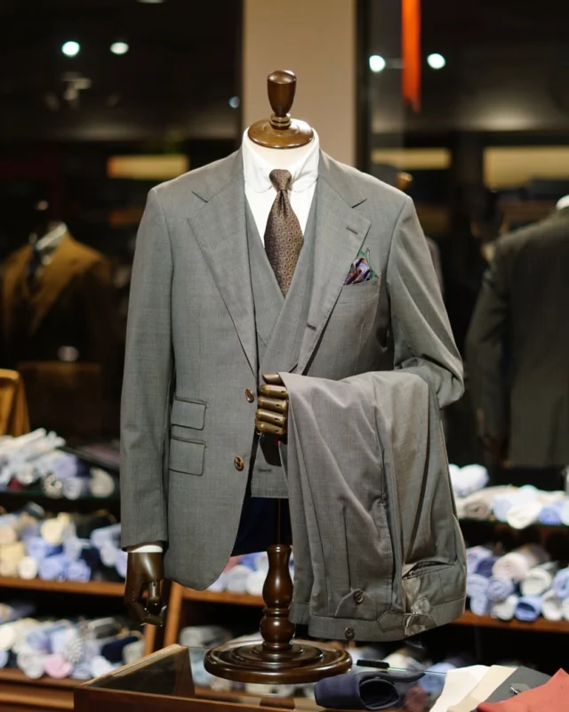 ZERBINO...

-Guabello-

No.82-2503

W100

【Order Suit】

Custom Line : ¥69,300in tax
Luxury Line : ¥136,400in tax

#madetomeasure#zerbino#suits#ordersuit#ordershirt#スーツ#スーツスタイル#オーダースーツ#オーダーシャツ#イージーオーダー#オーダーシューズ#オーダーコート#ゼルビーノ#背広