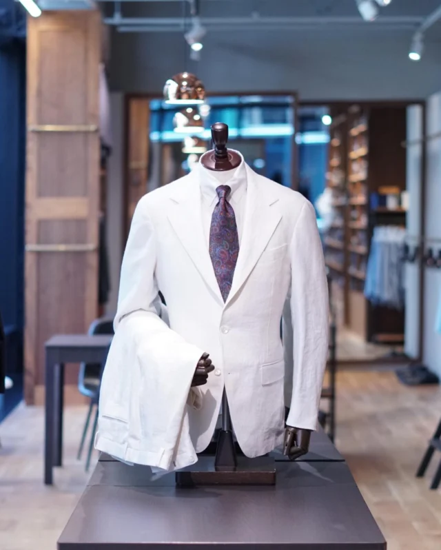 ZERBINO...

【Fabric】

Heavy OXFORD 

45-748Z
※こちらの服地は既に品切れです。

L100%

【Order Suit】
Custom Line ¥63,000-(69,300)
Luxury Line ¥124,000-(136,400)

#madetomeasure#zerbino#suits#ordersuit#ordershirt#スーツ#スーツスタイル#オーダースーツ#オーダーシャツ#イージーオーダー#オーダーシューズ#オーダーコート#ゼルビーノ#背広#linen  #linenclothing