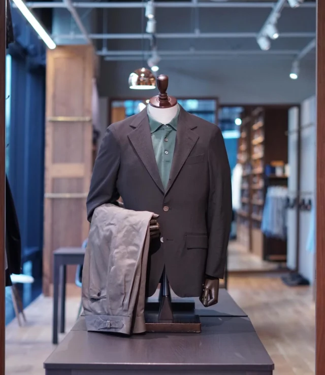 ZERBINO...

【Fabric】

MARZOTT-Havana-

05-2928

W100%

【OrderJacket】
Custom Line ¥47,000-(51,700)
Luxury Line ¥91,000-(100,100)

#madetomeasure#zerbino#suits#ordersuit#ordershirt#スーツ#スーツスタイル#オーダースーツ#オーダーシャツ#イージーオーダー#オーダーシューズ#オーダーコート#ゼルビーノ#背広# marzott