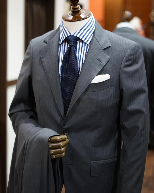 ZERBINO...

【Fabric】
Loro Piana-ロロピアーナ-
W100% 

品番：47-4357

【Order Suits】
Custom Line¥91,300(inTAX)
Luxury Line¥158,400(inTAX)

#madetomeasure#zerbino#suits#ordersuit#ordershirt#スーツ#スーツスタイル#オーダースーツ#オーダーシャツ#イージーオーダー#オーダーシューズ#オーダーコート#ゼルビーノ#背広#loropiana#ロロピアーナ