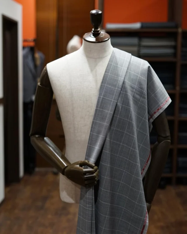 ZERBINO...

【Fabric】
PIACENZA-ピアツェンツァ-
W100% 

品番：55PZ-5704

【Order Suits】
Custom Line¥91,300(inTAX)
Luxury Line¥158,400(inTAX)

#madetomeasure#zerbino#suits#ordersuit#ordershirt#スーツ#スーツスタイル#オーダースーツ#オーダーシャツ#イージーオーダー#オーダーシューズ#オーダーコート#ゼルビーノ#背広#piacenza#ピアツェンツァ