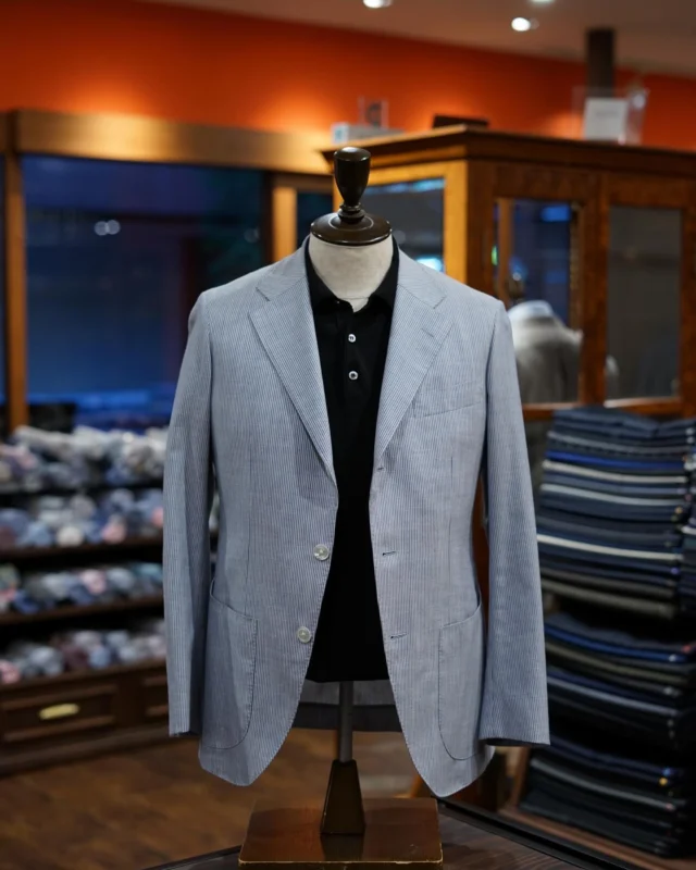 ZERBINO...

CANONICO -カノニコ-

ウール・シルク・リネン

【OrderSuits】
Custom Line ¥80,300-(税込)
Luxury Line ¥136,300-(税込)

W50%
S30%
L20%

※画像は店内サンプルです。掲載ジャケットの生地は現在品切れております。

#madetomeasure#zerbino#suits#ordersuit#ordershirt#スーツ#スーツスタイル#オーダースーツ#オーダーシャツ#イージーオーダー#オーダーシューズ#オーダーコート#ゼルビーノ#背広