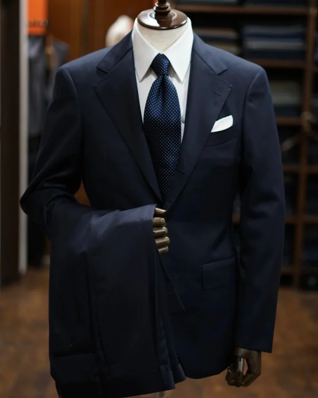 ZERBINO...

【Fabric】
REDA-レダ-
W100％

品番：TS7240

【Order Suits】
Custom Line¥80,300(inTAX)
Luxury Line¥147,400(inTAX)

#madetomeasure#zerbino#suits#ordersuit#ordershirt#スーツ#スーツスタイル#オーダースーツ#オーダーシャツ#イージーオーダー#オーダーシューズ#オーダーコート#ゼルビーノ#背広#reda#レダ