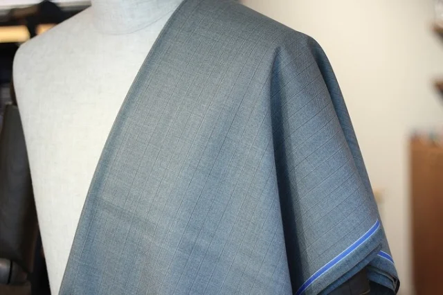 zerbino...

TALLIA DI DELFINO -タリアデルフィノ-

W100%

No.3F2134R-935-3

【Order Sutis Price】

Custom Line　￥73,000（￥80,300-）

Luxury Line　¥134,000-(¥147,400-)

 #medetoasure #sutis #ordersutis #zerbino #スーツ #スーツスタイル #オーダースーツ #オーダーシャツ #オーダーコート #オーダーシューズ #ゼルビーノ #背広