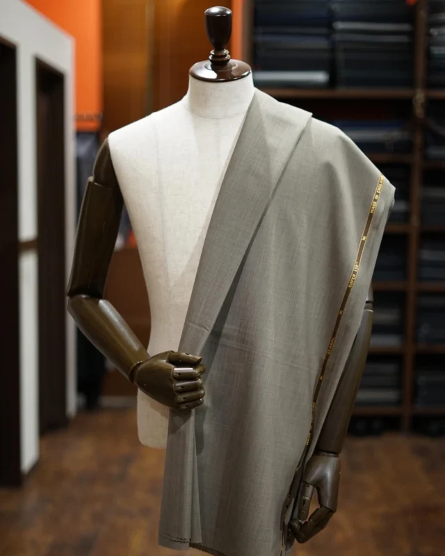 ZERBINO...

【Fabric】
SCABAL-スキャバル-
W100％

品番：10224

【Order Suits】
Custom Line¥91,300(inTAX)
Luxury Line¥158,400(inTAX)

#madetomeasure#zerbino#suits#ordersuit#ordershirt#スーツ#スーツスタイル#オーダースーツ#オーダーシャツ#イージーオーダー#オーダーシューズ#オーダーコート#ゼルビーノ#背広#scabal#スキャバル