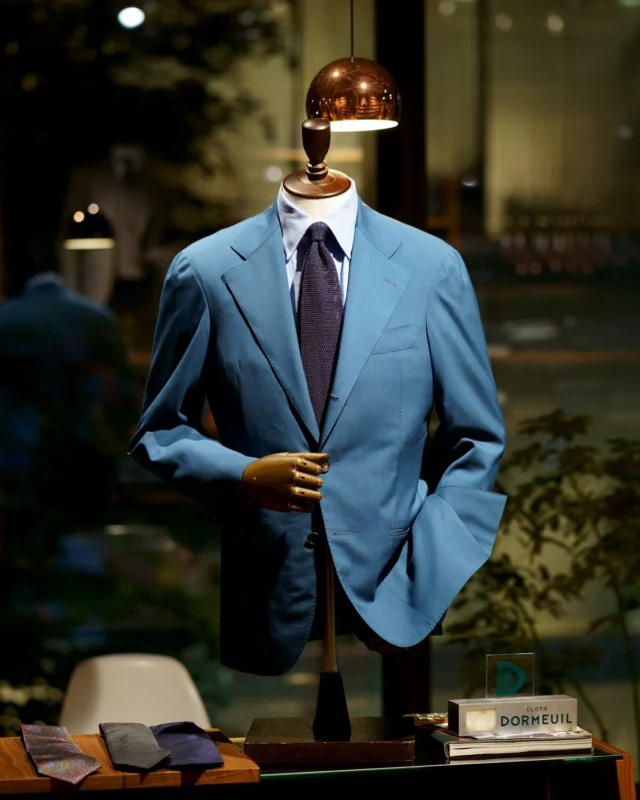 ZERBINO...

〈fabric〉
・Unknown

品番：KBT-S154
※こちらの生地は品切れとなっております。

〈suit price〉
・Custom Line　￥53,000＋tax（￥58,300）
・Luxury Line　￥114,000＋tax（￥125,400）

#madetomeasure#zerbino#suits#ordersuit#ordershirt#スーツ#スーツスタイル#オーダーシャツ#イージーオーダー#オーダーシューズ#オーダーコート#ゼルビーノ#背広