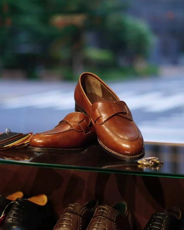 ZERBINO...

【Clearance Sale】

バタフライローファー
-MIYAGI KOGYO-

¥77,000(in tax)
↓(30%off)
¥53,900(in tax)

スキンステッチで仕上げている高級感溢れるバタフライローファー。普段と雰囲気が違ったローファーを是非お楽しみください。

#madetomeasure#zerbino#suits#ordersuit#ordershirt#スーツ#スーツスタイル#オーダースーツ#オーダーシャツ#イージーオーダー#オーダーシューズ#オーダーコート#ゼルビーノ#背広