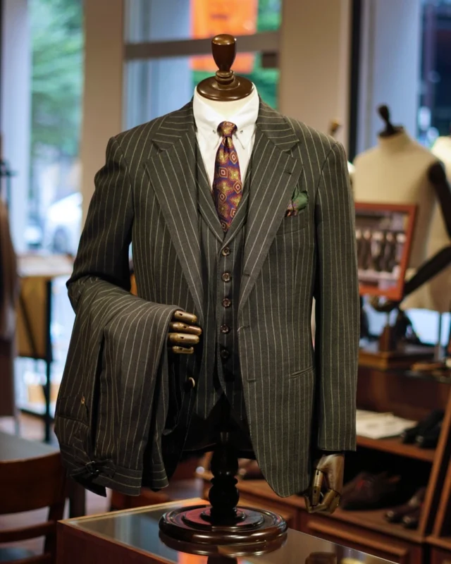 ZERBINO...

【Clearance Sale】
クリアランスセール開始から2週間ほど経ちましたが、まだセール品は残っております！
サンプルスーツやジャケット、ハンドメイドのネクタイなどがセールの対象です。
是非、店舗までご来店下さい。

〈Sample Suits〉
KYNOCH

Luxury Line
¥208,120-(in tax)
↓(30%OFF)
¥145,684-(in tax)

No. 32kn-3607
W100

〈Sample shirts〉
ピンホールカラー

¥13,530-(in tax)
↓(50%OFF)
¥6,765-(in tax)

C100

〈Handmade Tie〉
¥9,900-(in tax)
↓(30%OFF)
¥6,930-(in tax)

#madetomeasure#zerbino#suits#ordersuit#ordershirt#スーツ#スーツスタイル#オーダースーツ#オーダーシャツ#イージーオーダー#オーダーシューズ#オーダーコート#ゼルビーノ#背広