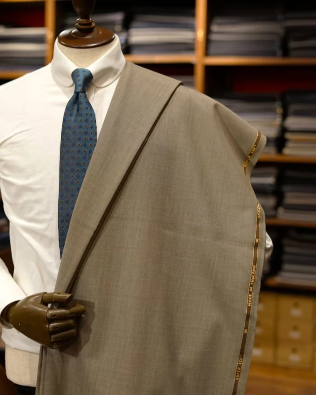 zerbino…

SCABAL-スキャバル-

Wool100%

No.10224

【Order Suit Price】

Custom Line ¥83,000- (¥91,300-)

Luxury Line ￥134,000-(¥147,400-)

 #medetoasure #sutis #ordersutis #zerbino #スーツ #スーツスタイル #オーダースーツ #オーダーシャツ #オーダーコート #オーダーシューズ #ゼルビーノ