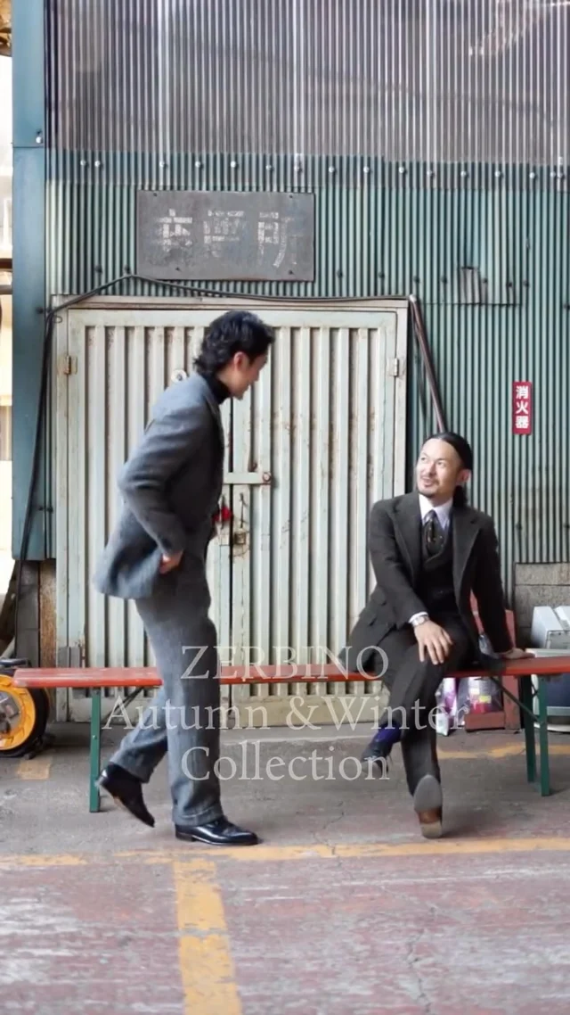 ZERBINO…

2025 Autumn & Winter Collection

今回のコンセプトは、クラシックなカントリースタイル。
コレクションには全て「Harris Tweed」の生地が採用されている。

ハリスツイードは、重厚で素朴な風合いが魅力。
低速織機で織り上げる独特のゴワつきは、ノスタルジックな雰囲気を醸し出す。
​着込むほどに馴染み、味わいが増していく耐久性の高さも特徴である。
身に纏う程に、あなただけの特別な一着へと変容していく。

#madetomeasure#zerbino#suits#ordersuit#ordershirt#スーツ#スーツスタイル#オーダースーツ#オーダーシャツ#イージーオーダー#オーダーシューズ#オーダーコート#ゼルビーノ#背広#トレンチコート