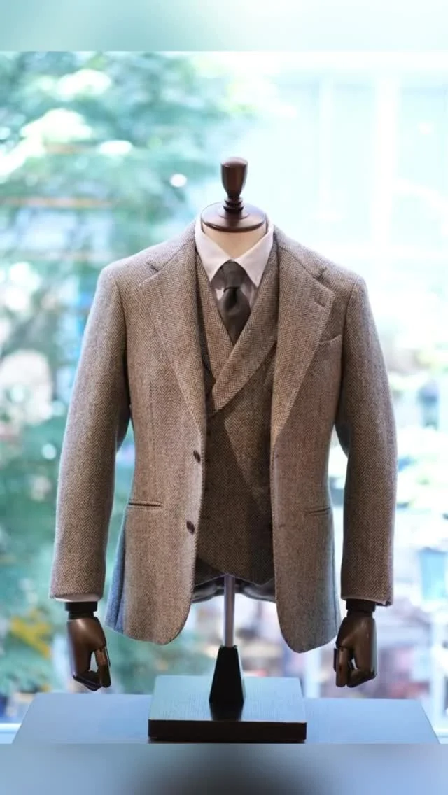 zerbino…

Harris Tweed -ハリス・ツウィード-

No.47-4268

Wool100%

【 Order Price 】

Sutis
Custom Line ¥83,000-(¥91,300-)
Luxury Line ¥144,000-(¥158,400-)

Jacket
Custom Line ¥64,000-(¥70,400-)
Luxury Line ¥108,000-(¥118,800-)

Coat
¥130,000-(¥143,000-)

 #medetoasure #sutis #ordersutis #zerbino #スーツ #スーツスタイル #オーダースーツ #オーダーシャツ #オーダーコート #オーダーシューズ #ゼルビーノ