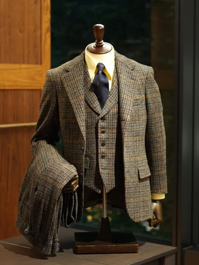 ZERBINO...

【Fabric】
HARRIS TWEED

W100%

57-4502

【Order Suit】
Custom Line ¥103,,000-（113,300）
Luxury Line ¥164,000-（180,400） 
※ベスト代除く

#madetomeasure#zerbino#suits#ordersuit#ordershirt#スーツ#スーツスタイル#オーダースーツ#オーダーシャツ#イージーオーダー#オーダーシューズ#オーダーコート#背広 #harristweed