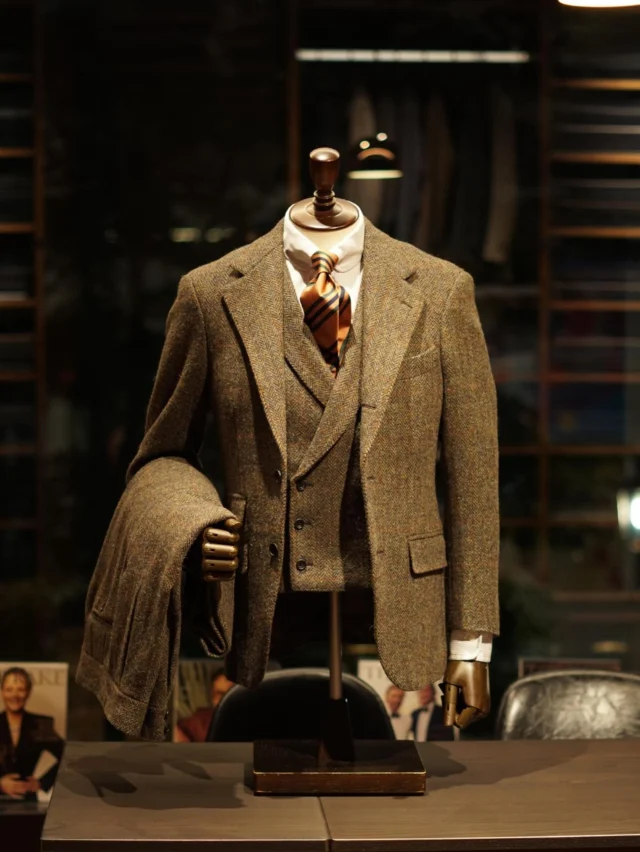 ZERBINO...

【Fabric】
HARRIS TWEED

W100%

57-4502

【Order Suit】
Custom Line ¥103,,000-（113,300）
Luxury Line ¥164,000-（180,400） 
※ベスト代除く

#madetomeasure#zerbino#suits#ordersuit#ordershirt#スーツ#スーツスタイル#オーダースーツ#オーダーシャツ#イージーオーダー#オーダーシューズ#オーダーコート#背広 #harristweed
