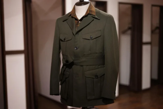 ZERBINO…

【Safari Jacket】
Willam halstead Prade
ウィリアムハルステッド　パレード

Fabric Number 37-4065
W45% P55% 
※ジャケット分としての生地は既に品切れとなっております。

Safari Jacket Option ¥22,000-(in tax)
Belted Option ¥8,800-(in tax)
※上記金額はオプション料金となります。
オプションとは別にジャケット価格が発生いたします。

#madetomeasure#zerbino#suits#ordersuit#ordershirt#スーツ#スーツスタイル#オーダースーツ#オーダーシャツ#イージーオーダー#オーダーシューズ#オーダーコート#ゼルビーノ#willamhudalstead#ウィリアムパルステッドd safarijacket#サファリジャケット