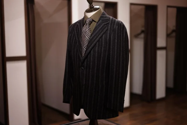 ZERBINO…

【Order Jacket】
Lanificio di Pray
-ディプライ-

Fabric Number 27-3851 
W100%

Custom Line ¥51,700-(in tax)
Luxury Line ¥100,100-(in tax)

#madetomeasure#zerbino#suits#ordersuit#ordershirt#スーツ#スーツスタイル#オーダースーツ#オーダーシャツ#イージーオーダー#オーダーシューズ#オーダーコート#ゼルビーノ#lanificiodipray#ディプライ