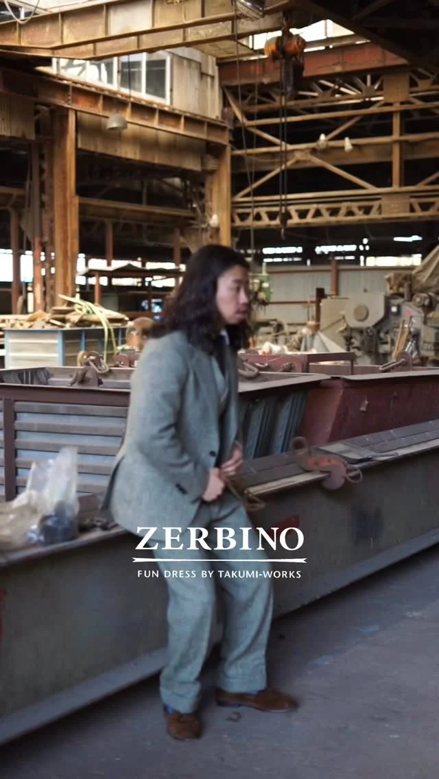 ZERBINO…

2025 Autumn & Winter Collection

今回のコンセプトは、クラシックなカントリースタイル。
コレクションには全て「Harris Tweed」の生地が採用されている。

ハリスツイードは、重厚で素朴な風合いが魅力。
低速織機で織り上げる独特のゴワつきは、ノスタルジックな雰囲気を醸し出す。
​着込むほどに馴染み、味わいが増していく耐久性の高さも特徴である。
身に纏う程に、あなただけの特別な一着へと変容していく。

#madetomeasure#zerbino#suits#ordersuit#ordershirt#スーツ#スーツスタイル#オーダースーツ#オーダーシャツ#イージーオーダー#オーダーシューズ#オーダーコート#ゼルビーノ#背広#トレンチコート