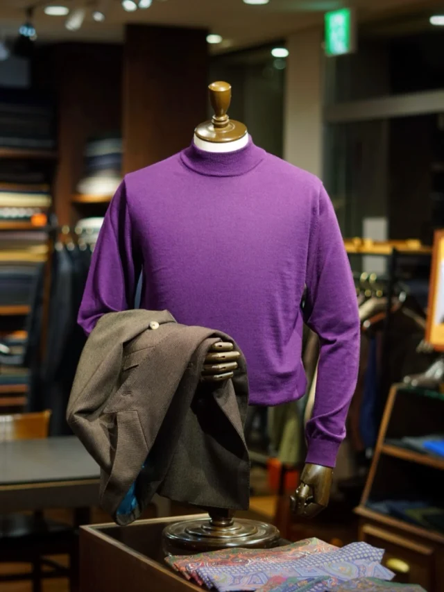 ZERBINO...

【MOONCASTLE】

スーツに合わせても、堅くなりすぎない。
MOONCASTLEのモックネックは、そんな大人の余裕を感じさせる一枚。

上質なウールの温もりと、ZERBINOのスーツが描く美しいバランスを。

#madetomeasure#zerbino#suits#ordersuit#ordershirt#スーツ#スーツスタイル#オーダースーツ#オーダーシャツ#イージーオーダー#オーダーシューズ#オーダーコート#ゼルビーノ#背広