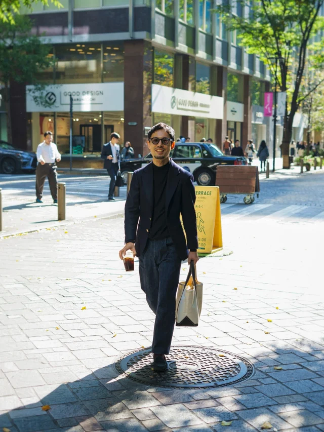 ⁡ZERBINO...
⁡
肩の力を抜いた“大人の紺ブレ”。

デニムスラックスを合わせて、休日のドレスアップをもっと自由に、もっと軽やかに。

気負わずに楽しむ装いが、いつもの週末を少しだけ特別な時間にしてくれる。
⁡
#madetomeasure#zerbino#suits#ordersuit#ordershirtスーツスーツスタイルオーダースーツオーダーシャツイージーオーダーオーダーシューズオーダーコートゼルビーノ背広