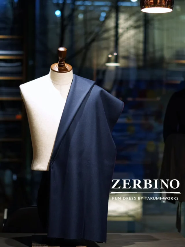 ZERBINO...

「三甲テキスタイルって... ご存知?」

No.47-319
CustomLine 58,300(tax incl.)

重量のある秋冬物。
10月〜3月頃まではご着用できます。
少し毛羽を感じますが、
梳毛で織られた密度のある服地。

目付は390g/m

三甲テキスタイルは、
日本有数の毛織物メーカー。

羊毛から糸を紡ぎ、
生地を織り、
仕上げるまでの全工程を
1社で行っています。

これは分業体制の国内や英国では非常に珍しく、
逆にイタリアではこちらがメジャーです。

モノづくりへのこだわりが、
ダイレクトに反映されるのが魅力です。

今は化粧品メーカーであるカネボウ（鐘淵紡績）
の工場であったこちらは、
国内でもトップレベルのクオリティを誇ります。

そんなこだわりの詰まった服地。
その色柄から、売り場では目立ちづらいですが
非常に仕立て映える服地で、
仕上がりに感動する方が多いです。

ジャパンクオリティ。
近くて遠い日本製。
日本に住んでいるからこそ、
この価格でこのクォリティの服地に出会えます。

全店にご用意がございますので
お気軽にご来店くださいませ。

#madetomeasure#zerbino#suits#ordersuit#ordershirt#スーツ#スーツスタイル#オーダースーツ#オーダーシャツ#イージーオーダー#オーダーシューズ#オーダー#サンコーテキスタイル#メイドインジャパン#ネイビースーツ#カネボウ#