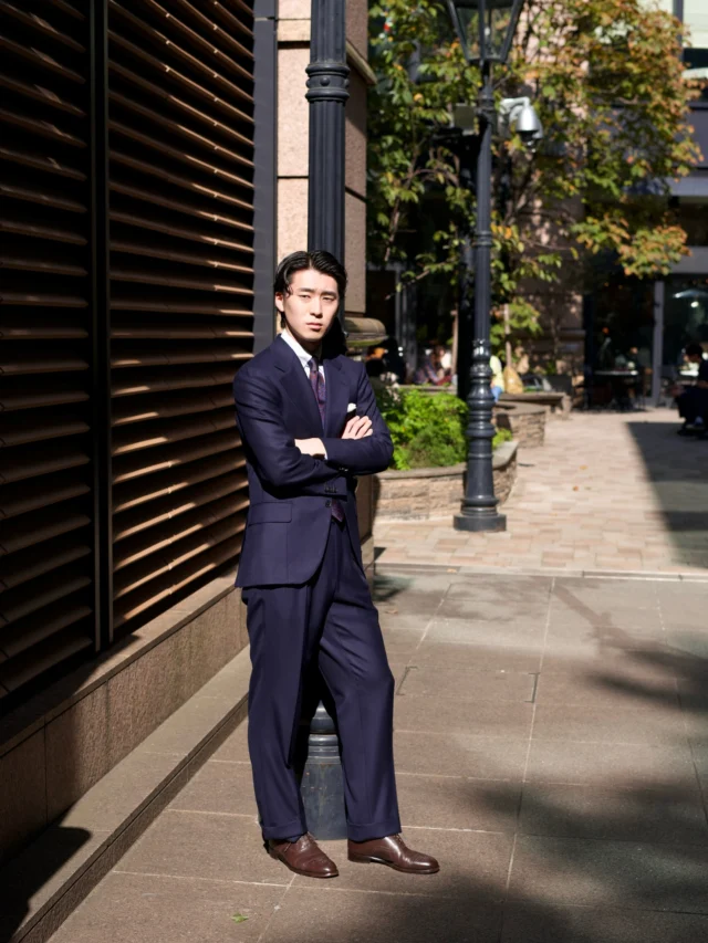 ZERBINO...
⁡
Loro Piana “Super 170’s WISH”

世界でもごくわずかしか採れない15ミクロン前後の超繊細メリノを使い、
そのしなやかさと美しい光沢は、手に触れた瞬間に明らかな違いを感じさせる。

軽やかでありながら芯のある風合い、そして肌に吸い付くような滑らかなタッチ。
素材そのものの質が極めて高いからこそ、シンプルに羽織るだけで気品が滲む。

“最高峰”と呼ばれる理由を、袖を通すたびに実感できる一着。
⁡
#madetomeasure#zerbino#suits#ordersuit#ordershirt#スーツ#スーツスタイル#オーダースーツ#オーダーシャツ#イージーオーダー#オーダーシューズ#オーダーコート#ゼルビーノ#背広