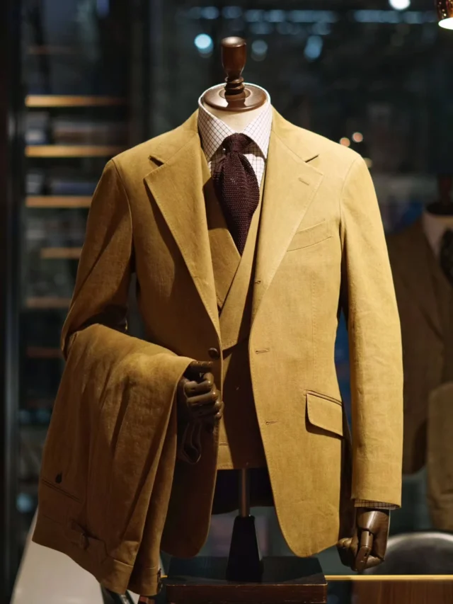 ZERBINO...

YELLOW BROWN DENIM
Zimbabwe Cotton

No.65-917z

CL ¥71,500(tax incl.)
LL ¥136,400(tax incl.)

太陽を吸い込んだ、黄金色の土。
​砂浜の乾いた色、
あるいは夕暮れの間際、現れる光。

長綿であるジンバブエコットンを使用した、
9ozの生地。
デニムでありながら、
芯のある柔らかさを併せ持つ。

​#ゼルビーノ#オーダースーツ#ジンバブエコットン#デニム#デニムスーツ