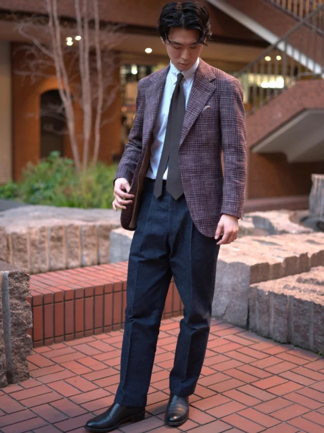 ZERBINO...

落ち着いた色合いの中に、さりげなく宿る品格。
クラシックな佇まいでありながら、今の空気感に自然と馴染む一着。

しなやかなドレープと柔らかなタッチが、動きの中で美しく表情を変える。

​#ゼルビーノ#オーダースーツ#ジャケット